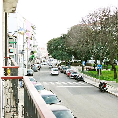 Joivy Modern 1-Bed Apt With Terrace, Moments From Sao Bento Palace Lisboa Dış mekan fotoğraf