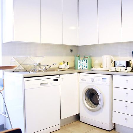 Joivy Modern 1-Bed Apt With Terrace, Moments From Sao Bento Palace Lisboa Dış mekan fotoğraf