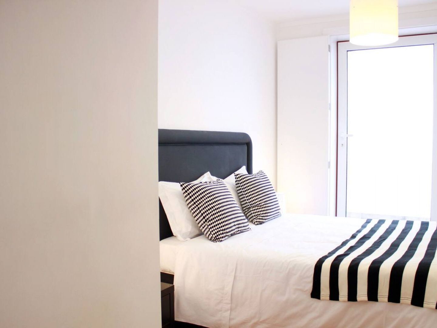 Joivy Modern 1-Bed Apt With Terrace, Moments From Sao Bento Palace Lisboa Dış mekan fotoğraf