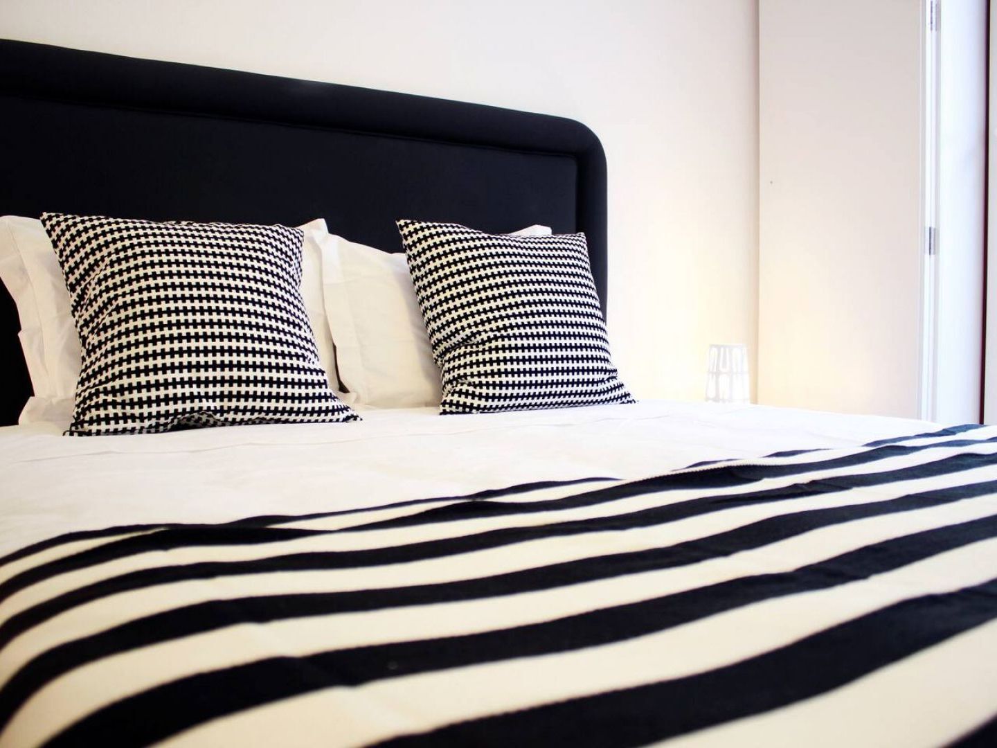 Joivy Modern 1-Bed Apt With Terrace, Moments From Sao Bento Palace Lisboa Dış mekan fotoğraf